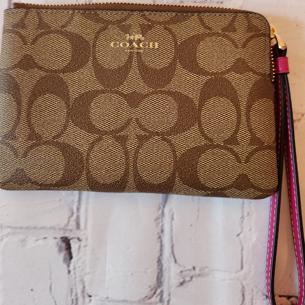 Corner Zip Wristlet In Signature Canvas NWT